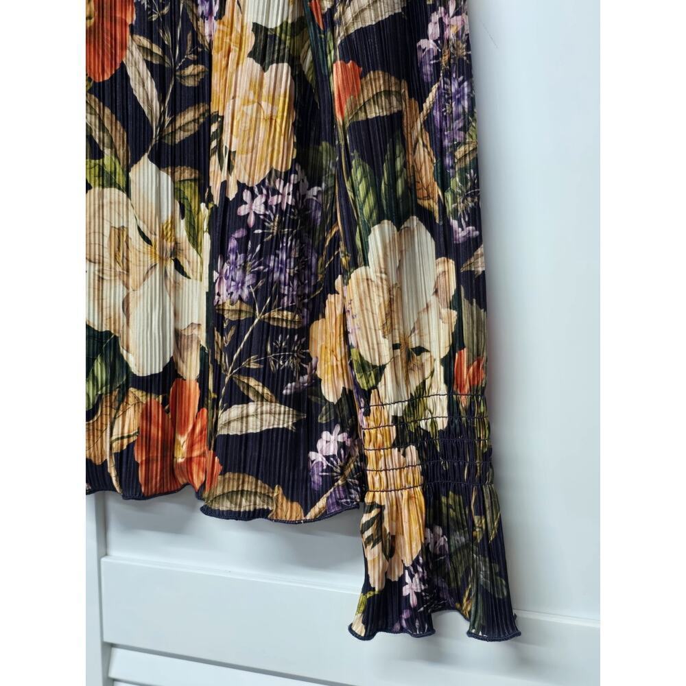 Chico’s Floral Mock Crinkle Top Size 0/ Small (color: DEWBERRY) EUC Chic Light - Picture 4 of 6